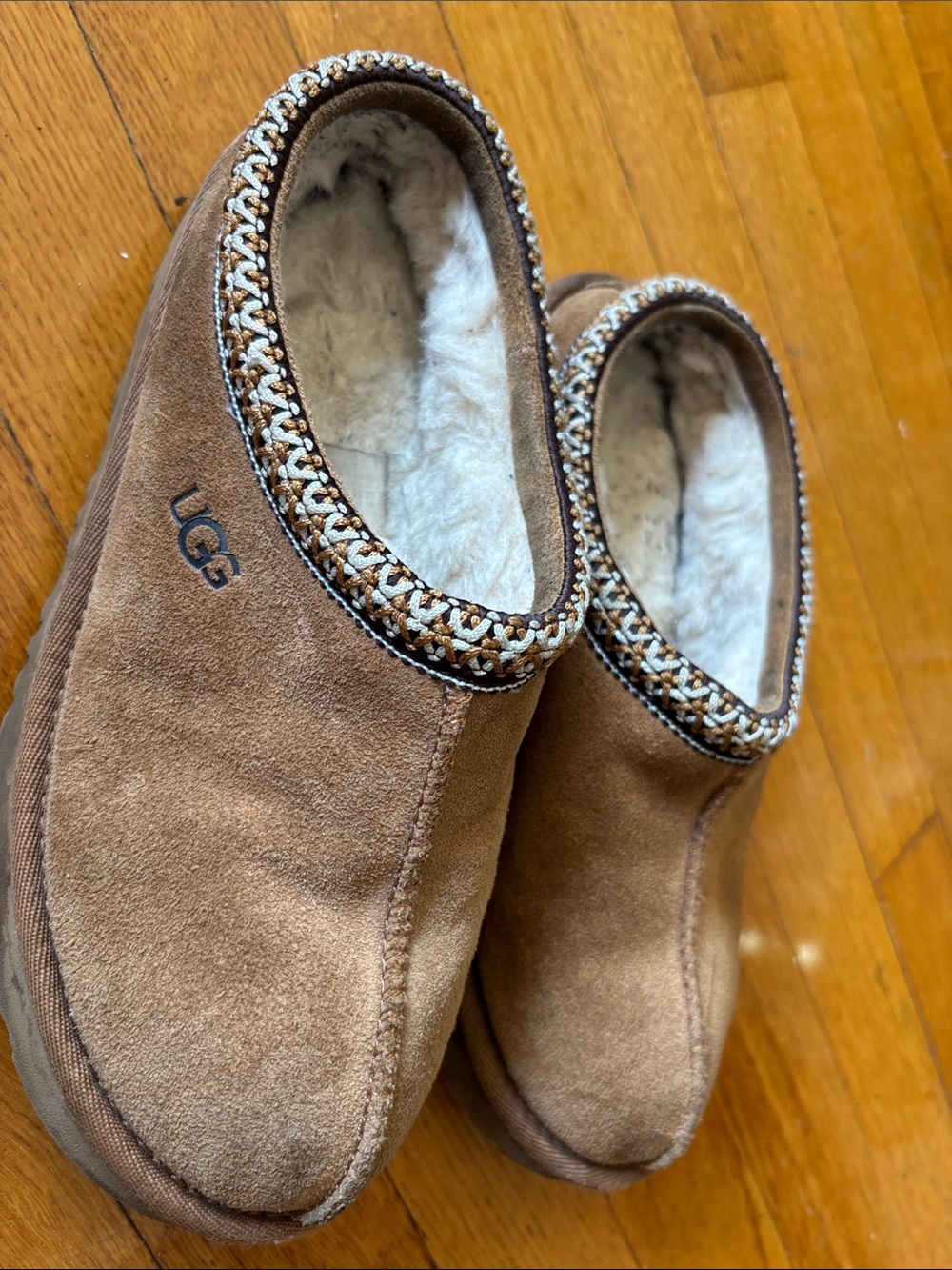 UGG Chestnut Suede Slip-On Slipper with Shearling Lining wmns 6 kids 4